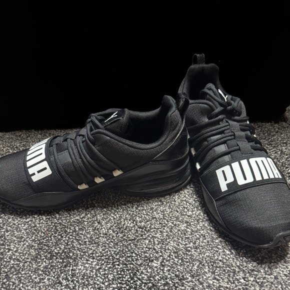 Like New Puma Black and White Logo Sneakers - Picture 2 of 5